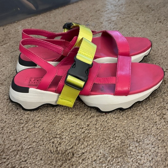 Sorel Kinetic Impact Sling Sandals - Picture 2 of 5